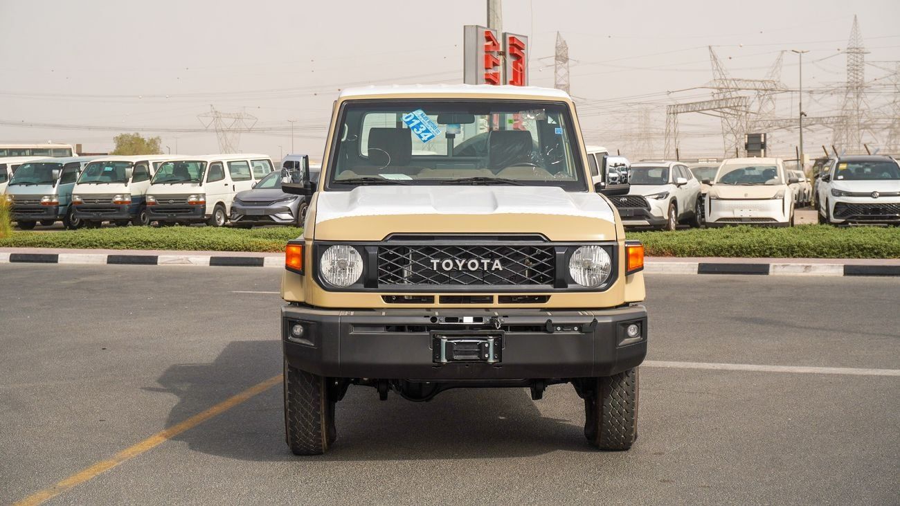 Toyota Land Cruiser Pick Up LC 79 4.0L V6 Single Cabin Auto transmission سلق ونش وفلوك سعودي