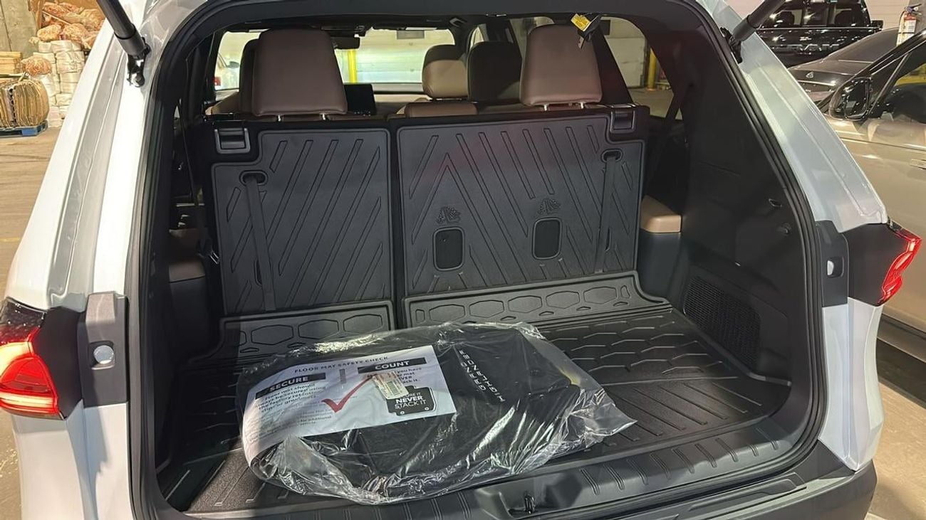 Toyota Grand Highlander PLATINUM HYBRID MAX