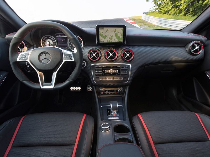 Mercedes-Benz CLA 45 AMG interior - Cockpit