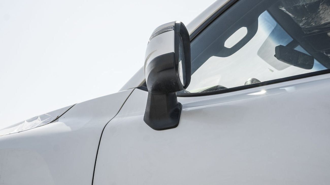 تويوتا لاند كروزر 2026 Toyota Land Cruiser GXR 4.0L AT Petrol (White-Black)