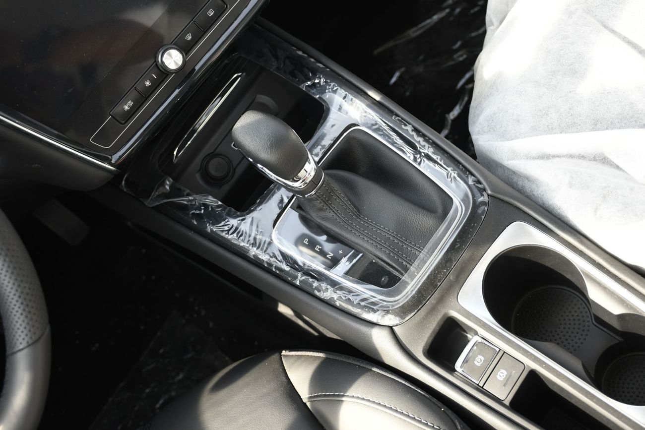 MG 5 2025 MG 5 1.5L Deluxe Edition is the top-tier variant