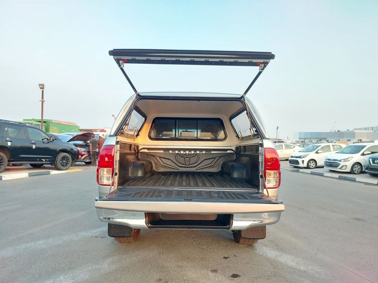 Toyota Hilux TOYOTA HILUX SR5 PICKUP RHD 2016 MODEL 2.8 L DIESEL AUTOMATIC(PM84762)