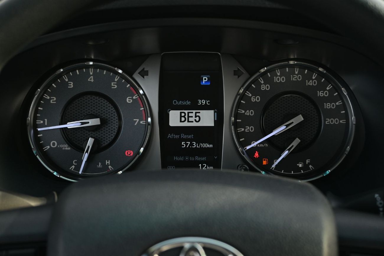 Toyota Hilux SGLX S GLX 2.7L 4WD A/T Toyota Hilux SR5 2.7L Automatic, Petrol, 4WD, Pickup