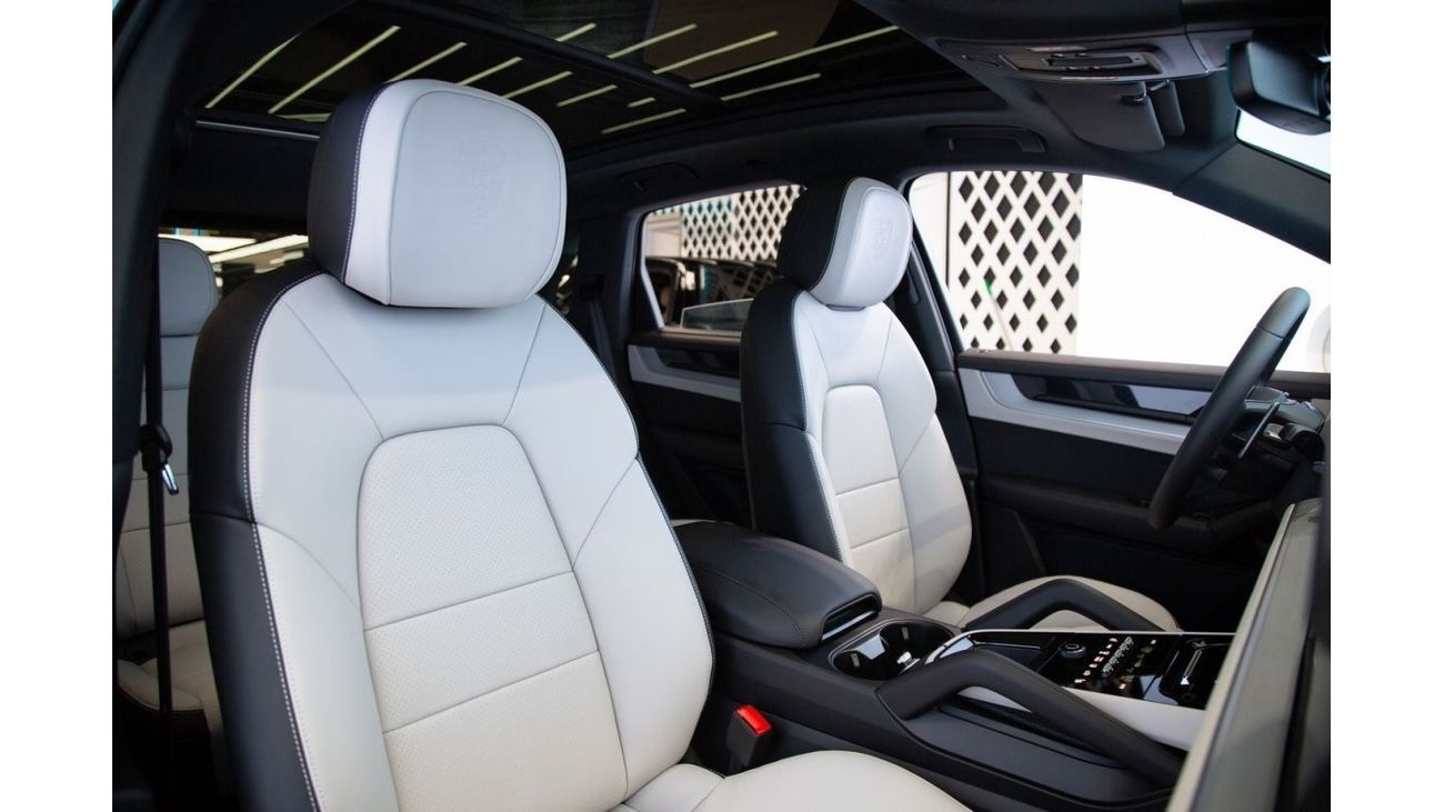 Porsche Cayenne WARRANTY OCT 2025