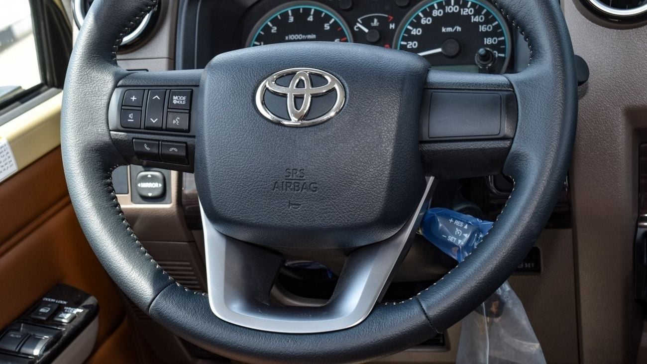 تويوتا لاند كروزر بيك آب 4.0L V6 Petrol Double Cabin A/T