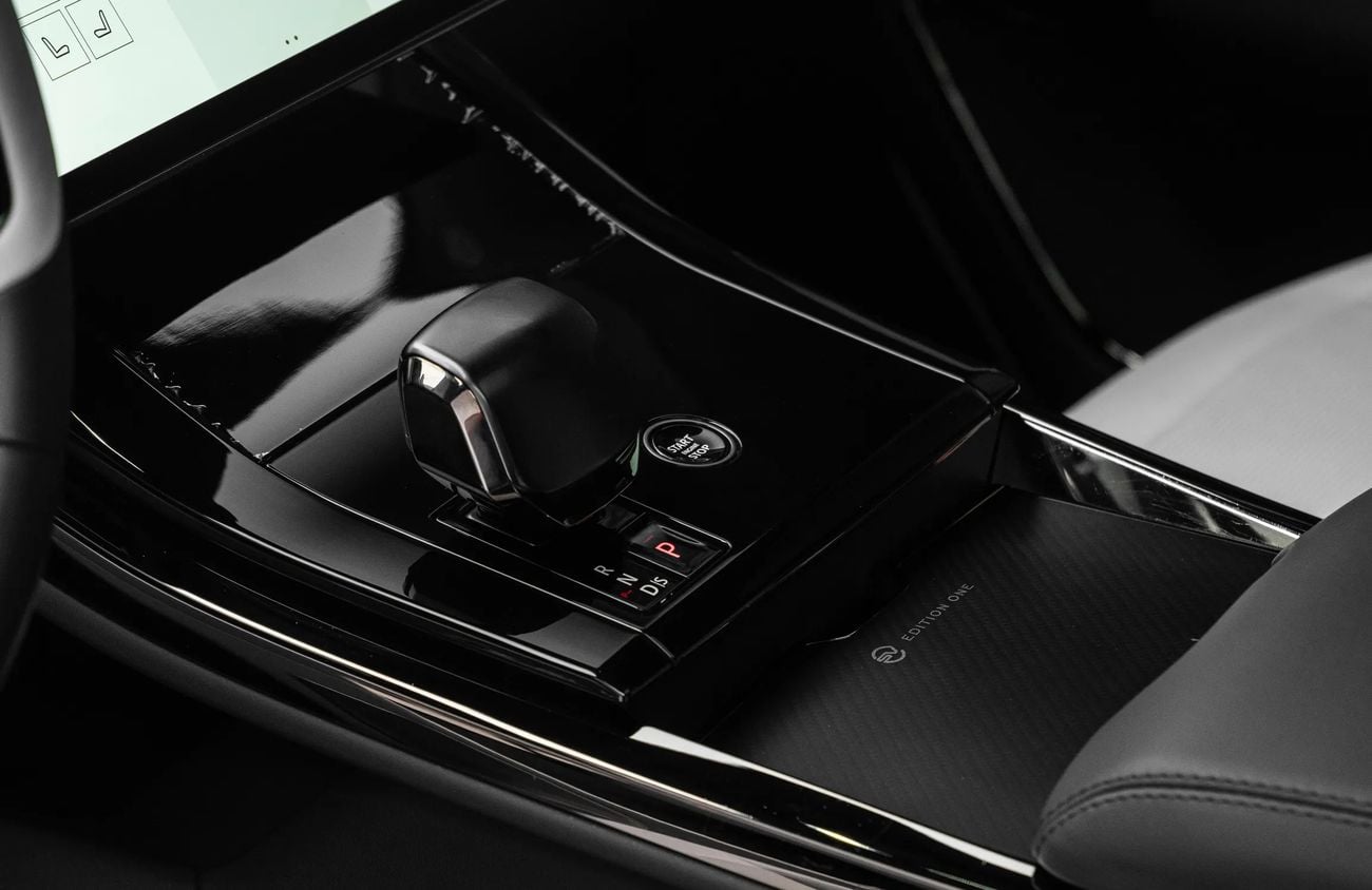 Land Rover Range Rover 4.4L V8 Twin-Turbo Mild-Hybrid