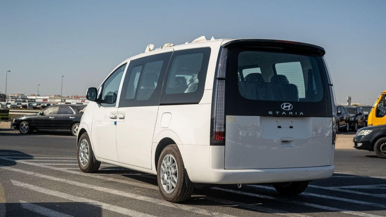 هيونداي ستاريا Premium 11-Seater 2.2-liter 4-cylinder Turbo-charged Diesel 2024YM