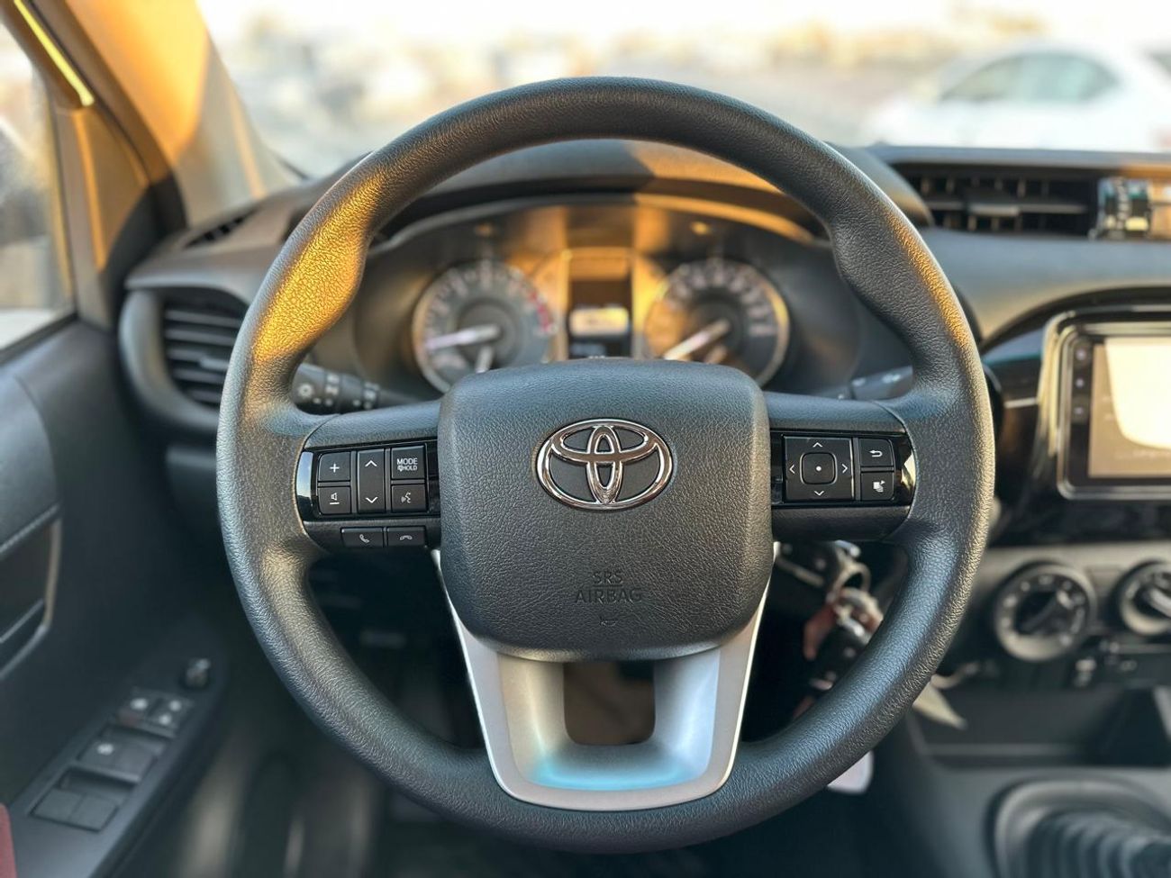 تويوتا هيلوكس 2025 HILUX 4X2 2.7L PETROL AT BASIC PWR WIN BRAND NEW 0KM