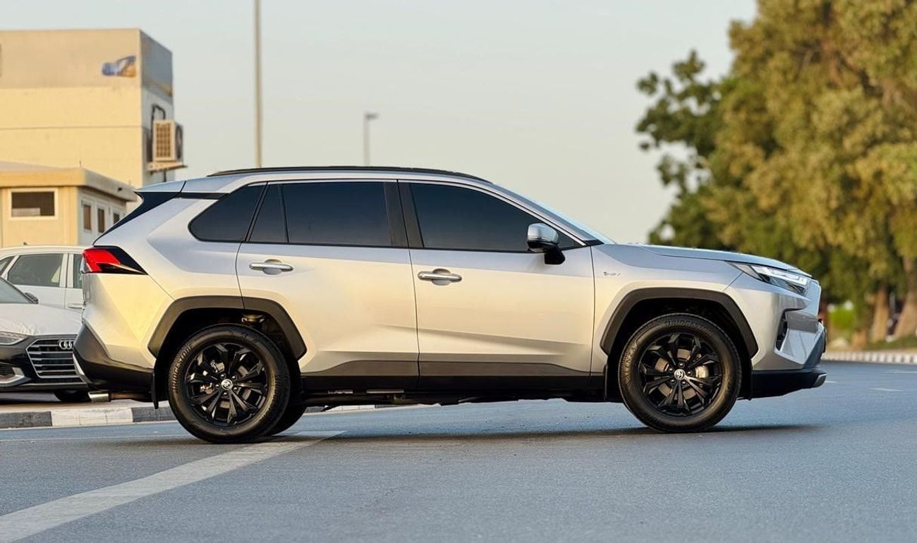 تويوتا راف ٤ -