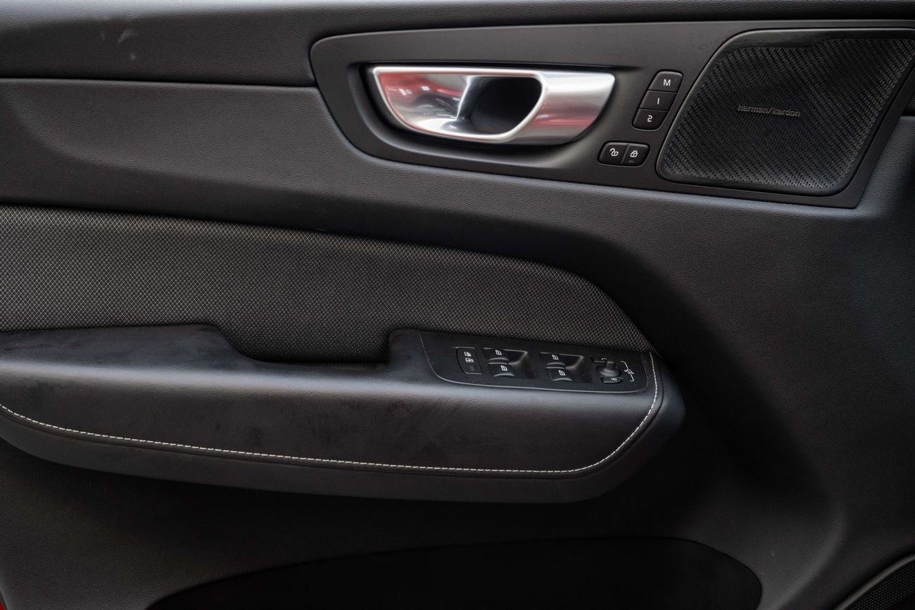 Volvo XC60 B5 Ultimate Dark XC60 B5 Ultimate Dark | 2,448 P.M | 0% Downpayment | 2028 Warranty!