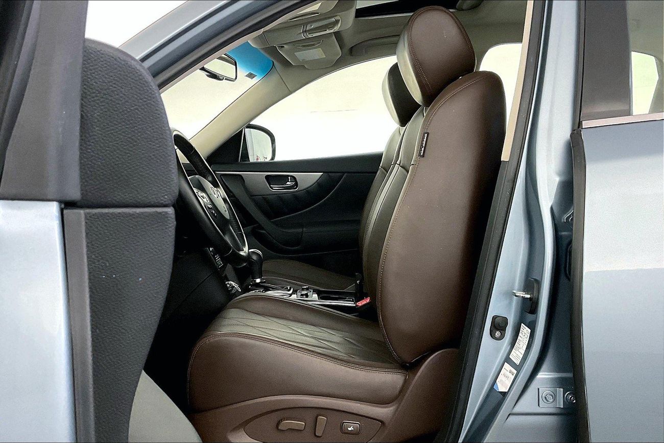 إنفينيتي QX70 Luxury / Luxe Sensory | شامل الضمان | 0 ﺪﻔﻋﺓ ﺃﻮﻟﻯ