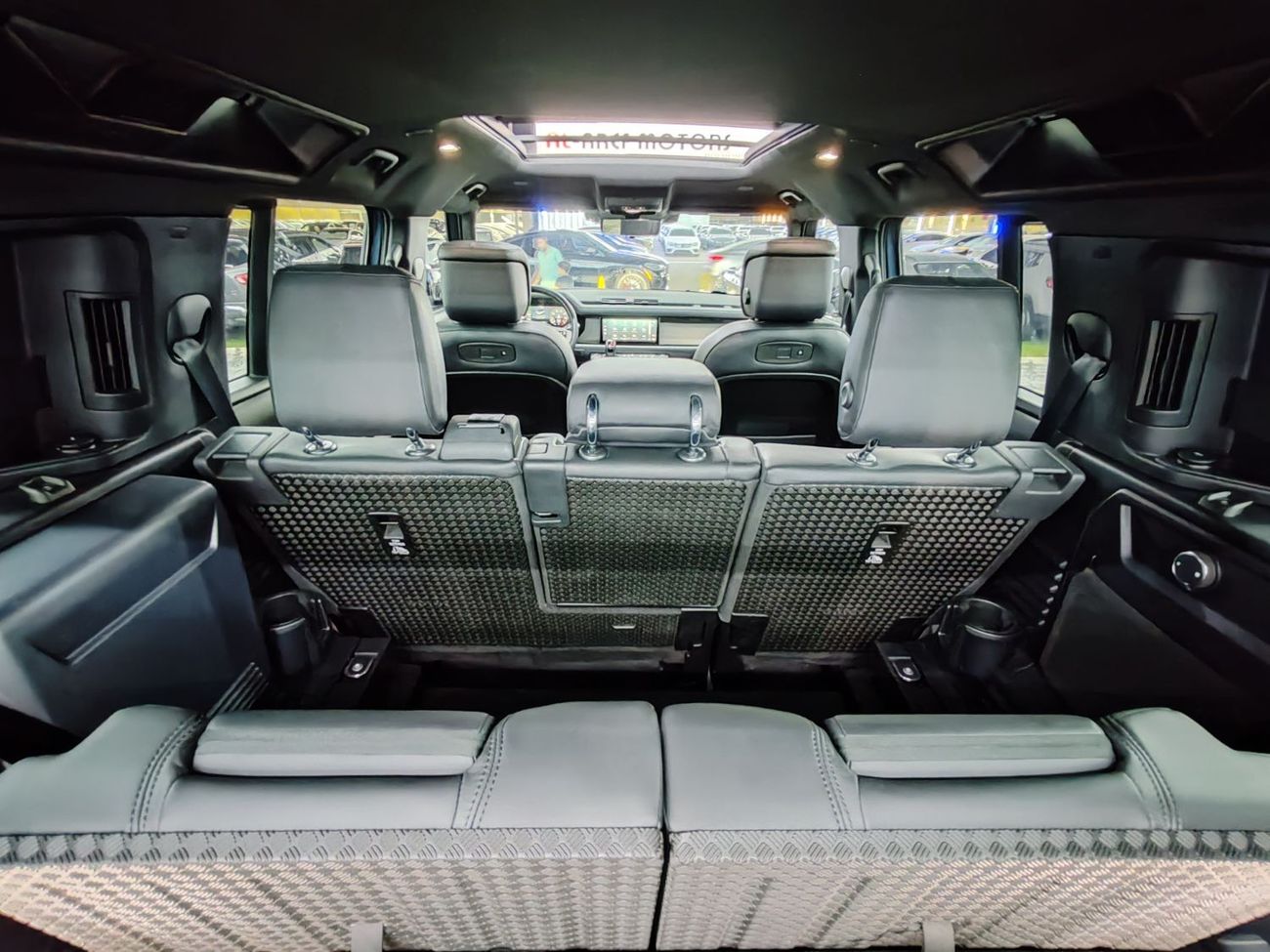 لاند روفر ديفندر P400 110 X-Dynamic HSE Warranty one year