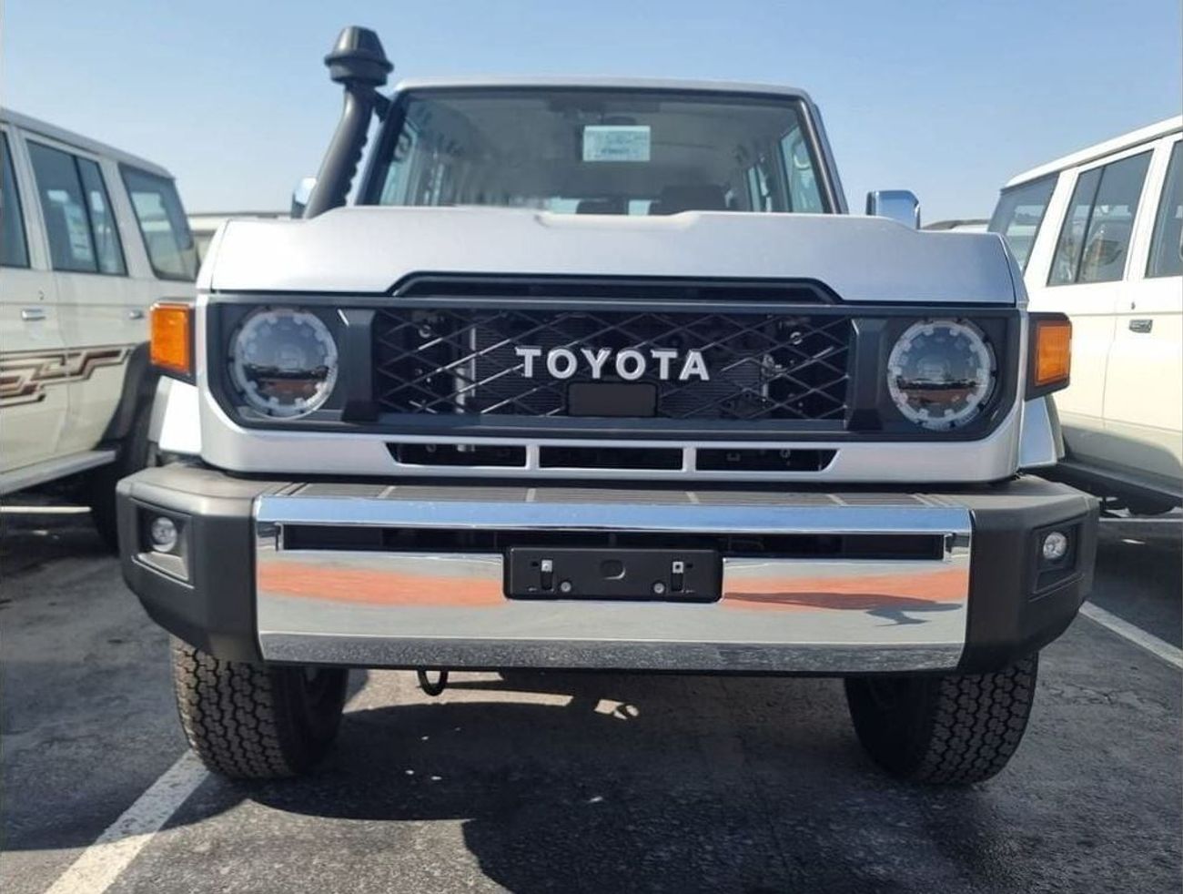 Toyota Land Cruiser 70 LX76 Full Option 4.0L Petrol