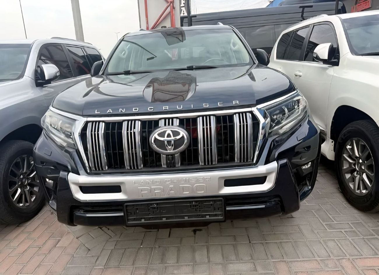 تويوتا برادو LHD VXR (Top of the Option) 4.0L V6 1GR Petrol engine Automatic Gear 4WD 7 Seats 5 Door