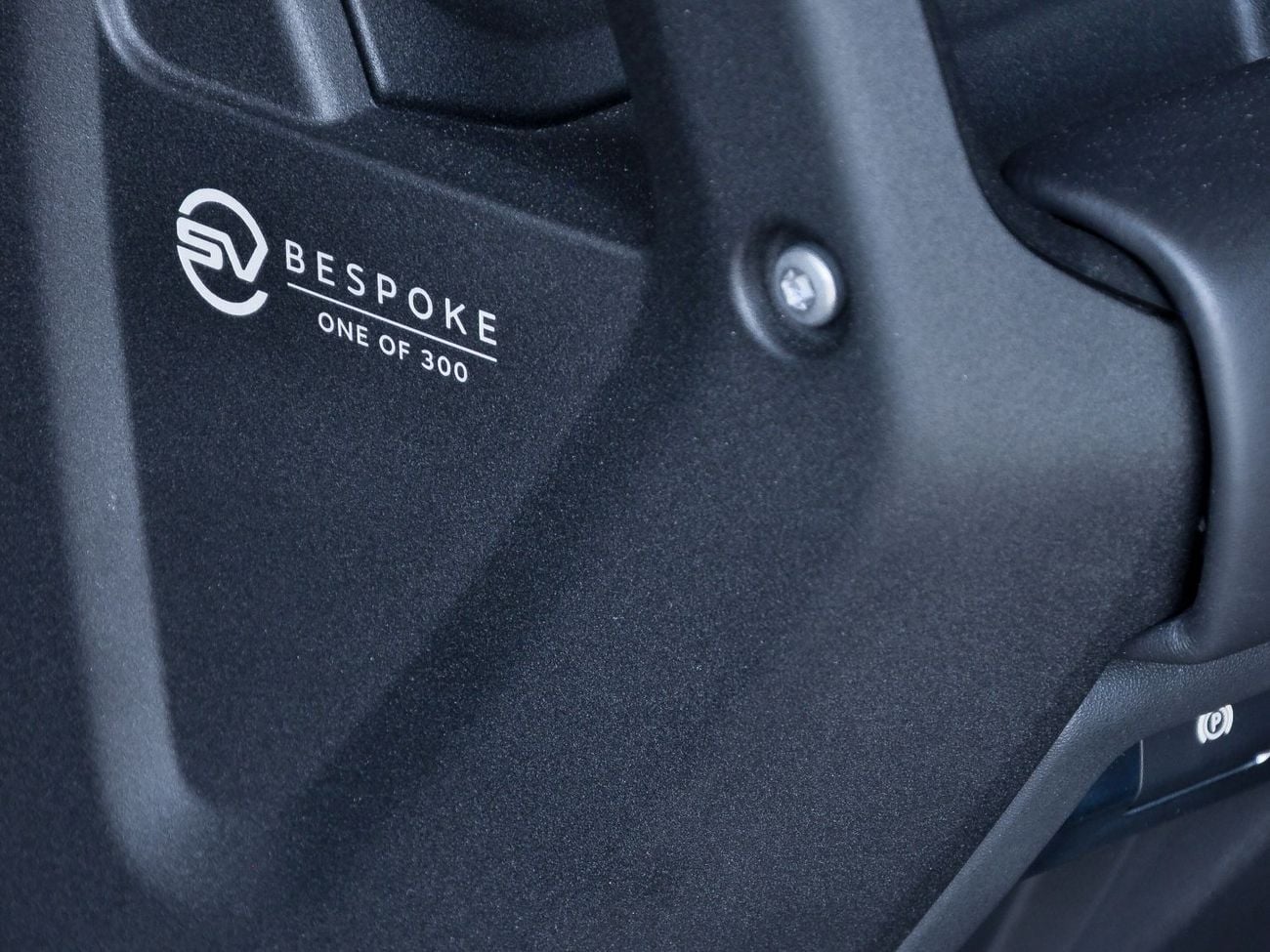 لاند روفر ديفندر 90 X P525 5.0L