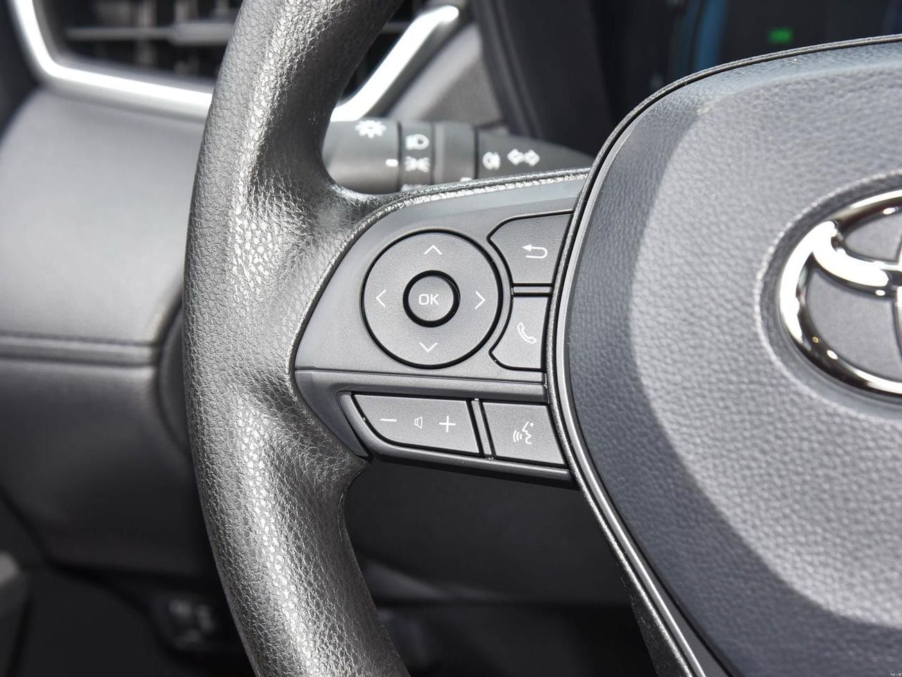 تويوتا كورولا كروس STD (NON GCC) TOYOTA COROLLA CROSS 2.0L PIONEER MODEL 2025