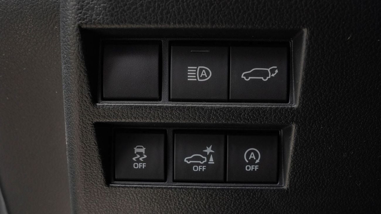 Toyota Land Cruiser 2025 Toyota Land Cruiser VXR 3.5L Twin Turbo AT Petrol (Silver)