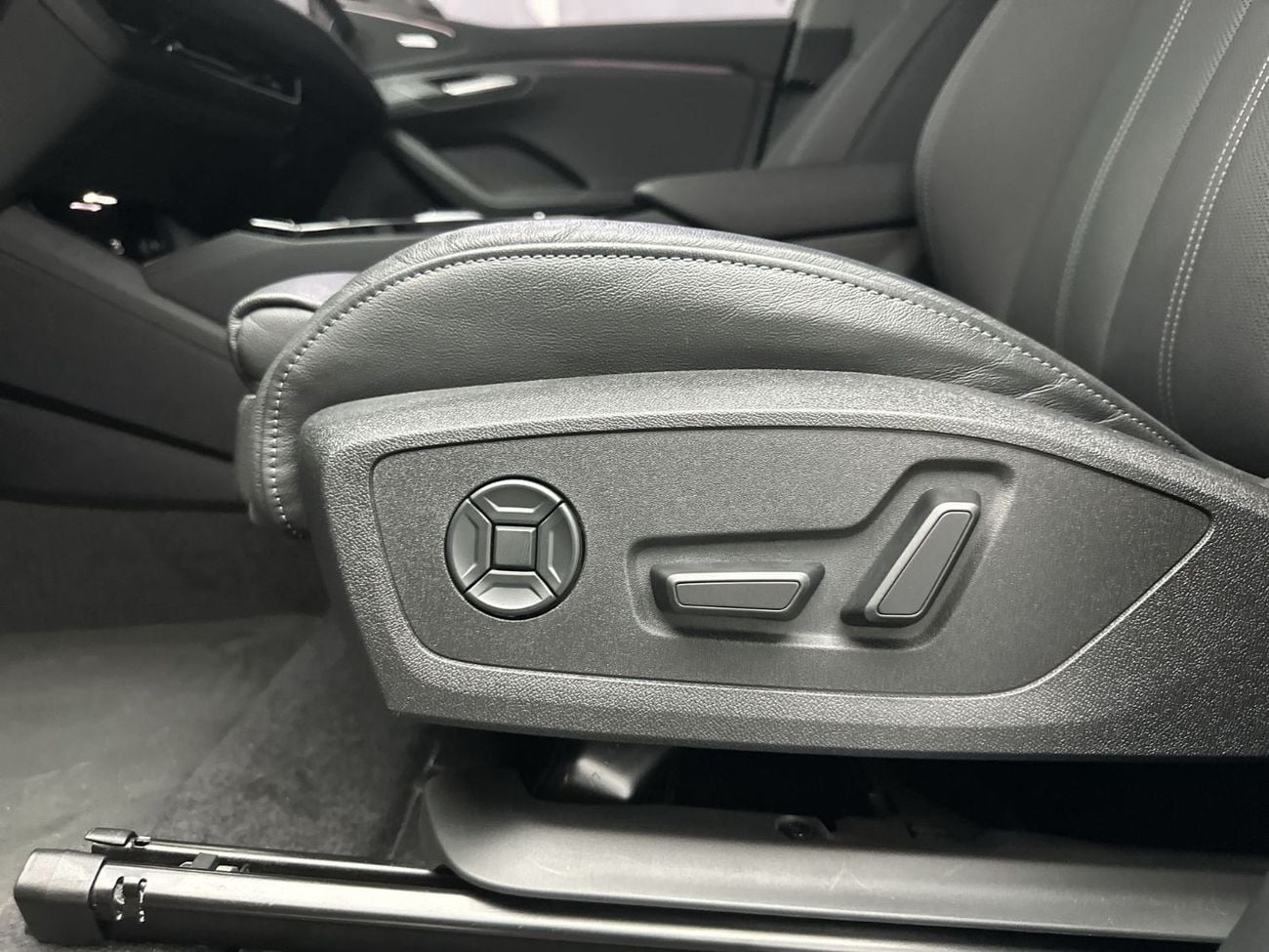 Audi Q6 e-tron PERFORMANCE Q6 SUV e-tron quattro 387hp (Ref# 17255)