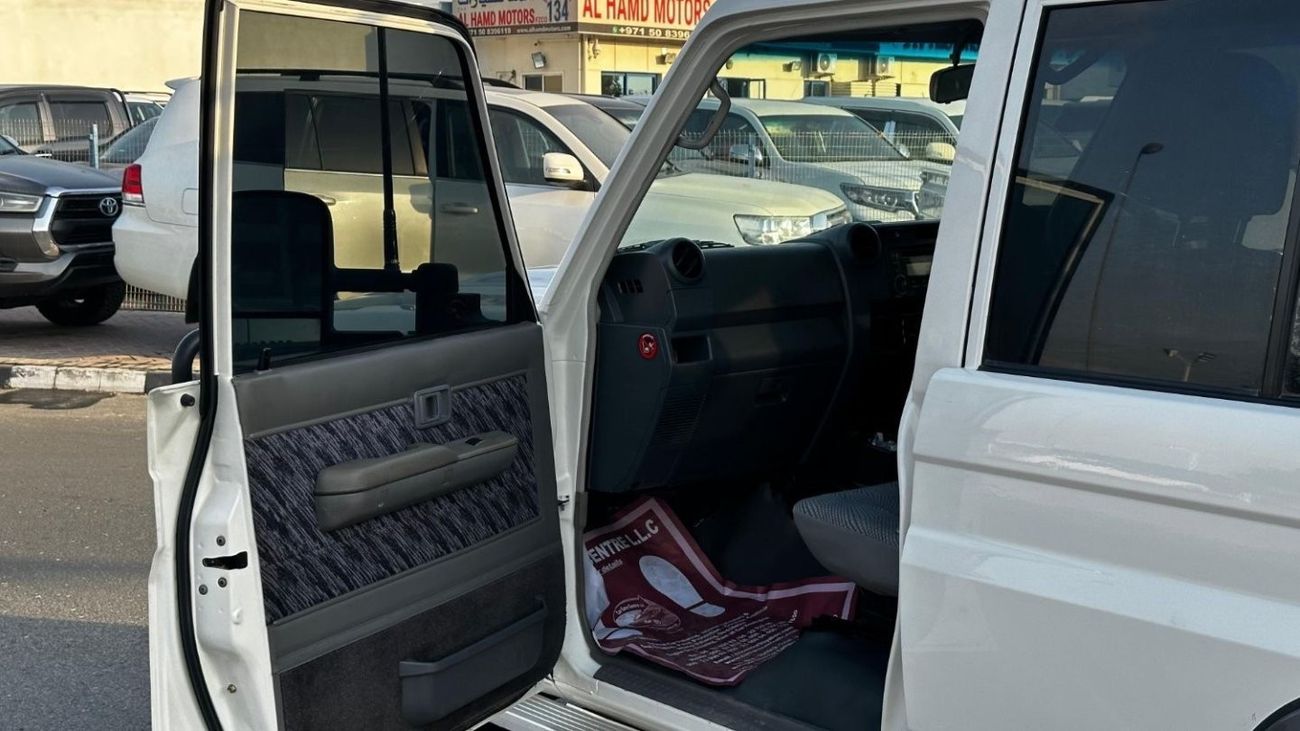 تويوتا لاند كروزر 70 Diesel 4.5 Liter Right Hand Drive 5 Doors Manual Gear Power Windows