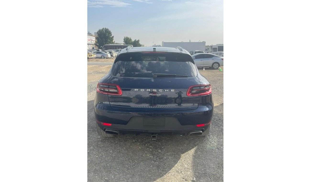 بورش ماكان 2018  Porsche Macan, American spec,177 639 km, AWD, Engine   4 Cyl 2.0L , Gasoline, rear camera  aut