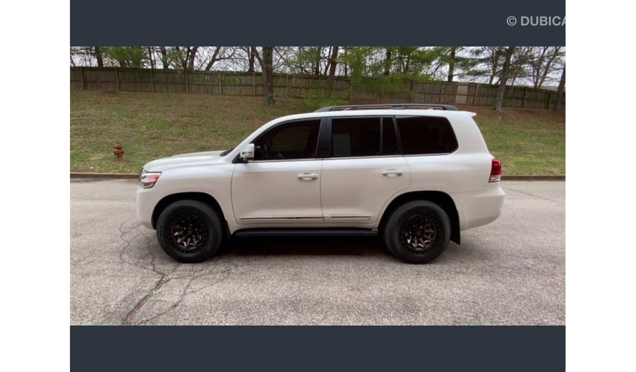 Toyota Land Cruiser 4WD 5.7L *Available in USA* Ready for Export