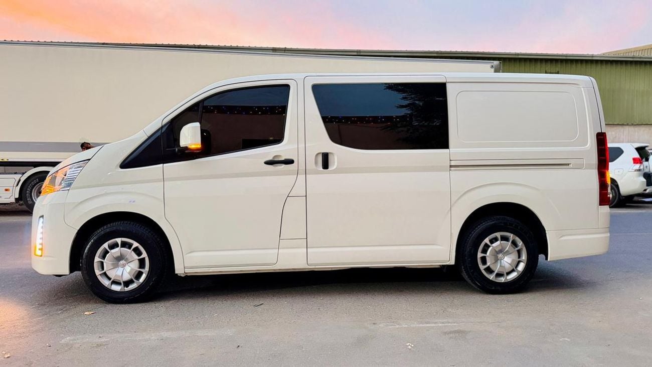 تويوتا هاياس 5 SEATER | BLIND SPOT MONITORING | AUTOMATIC TRANSMISSION | 2.8L DIESEL | STEERING CONTROL SWITCHES 