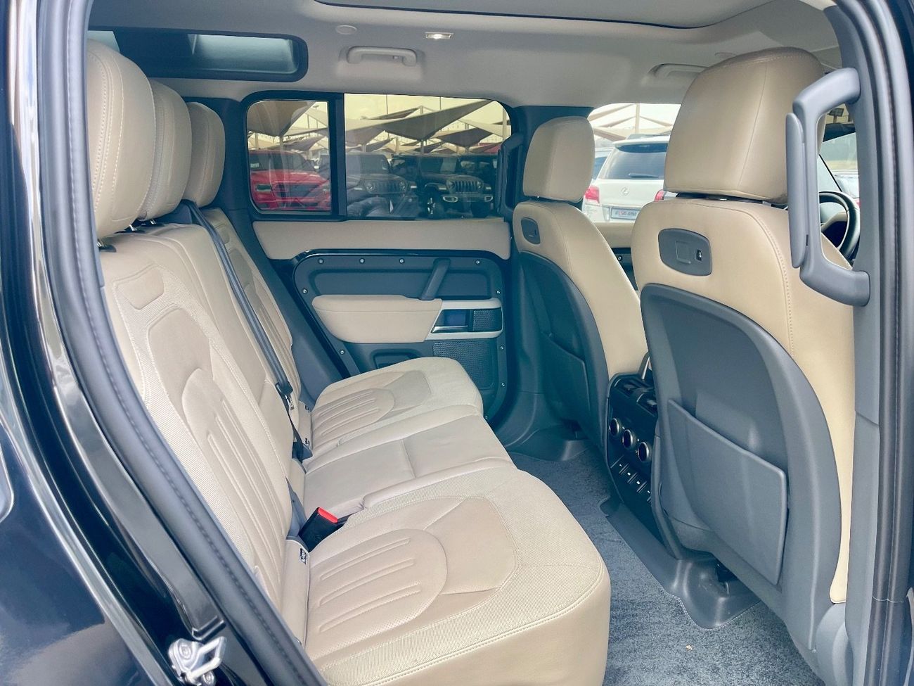 لاند روفر ديفندر P300 110 SE 2.0L (7 Seater)