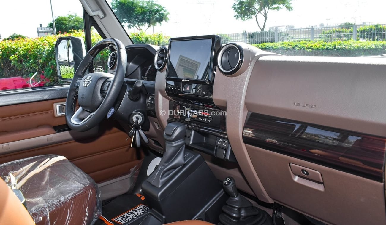 Toyota Land Cruiser Pick Up LX 4.0L V6 Petrol Single Cabin Auto transmission