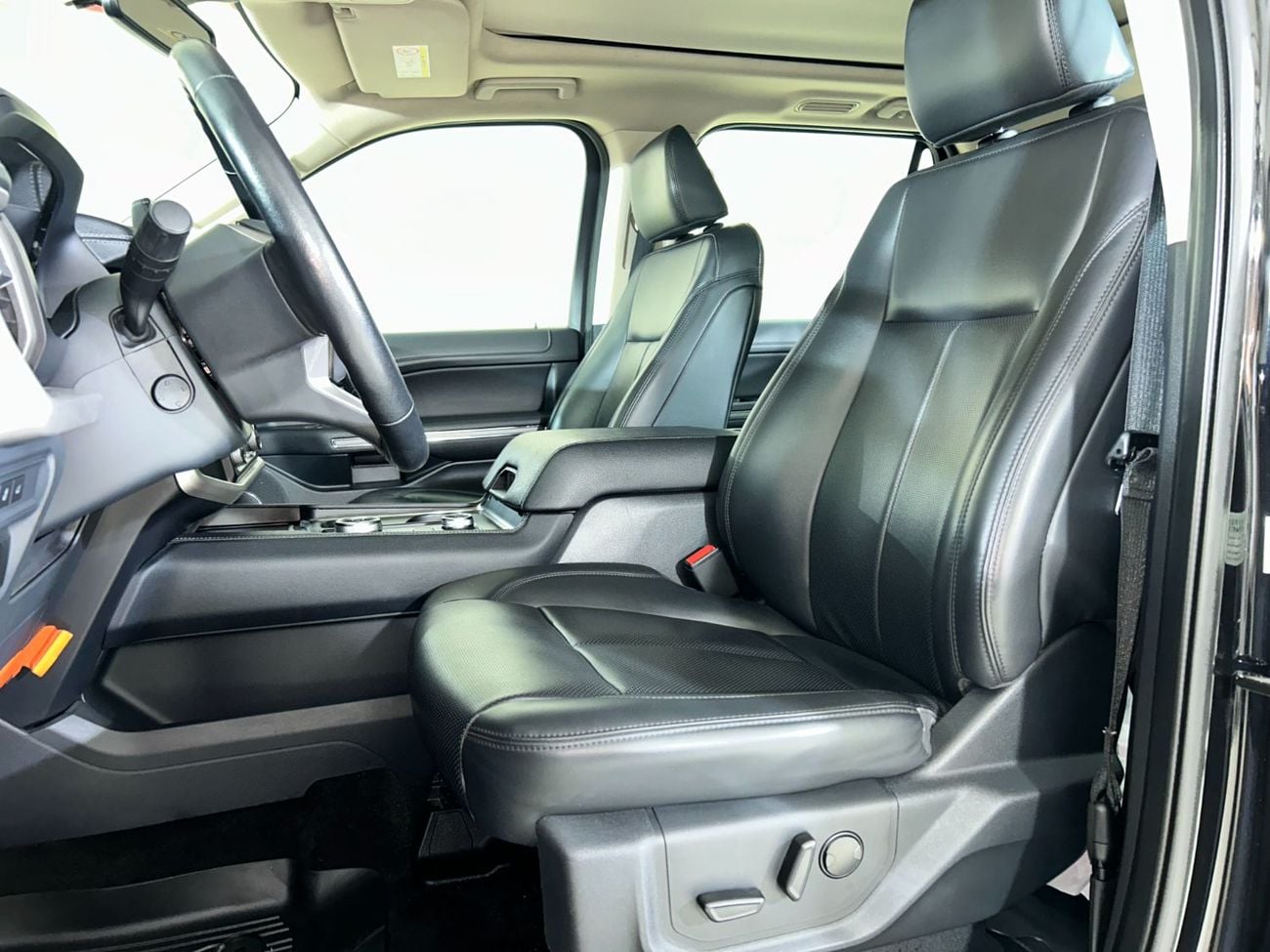فورد إكسبيديشن XLT XT222 / AL TAYER MOTORS AL QOUZ SHOWROOM
