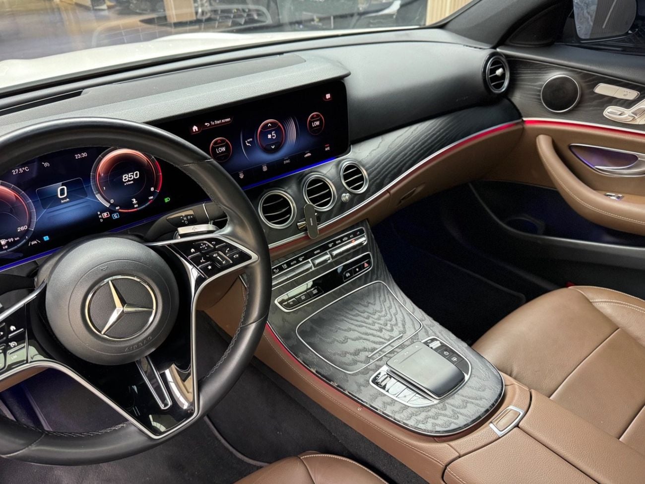 Mercedes-Benz E300 Premium + 2.0L