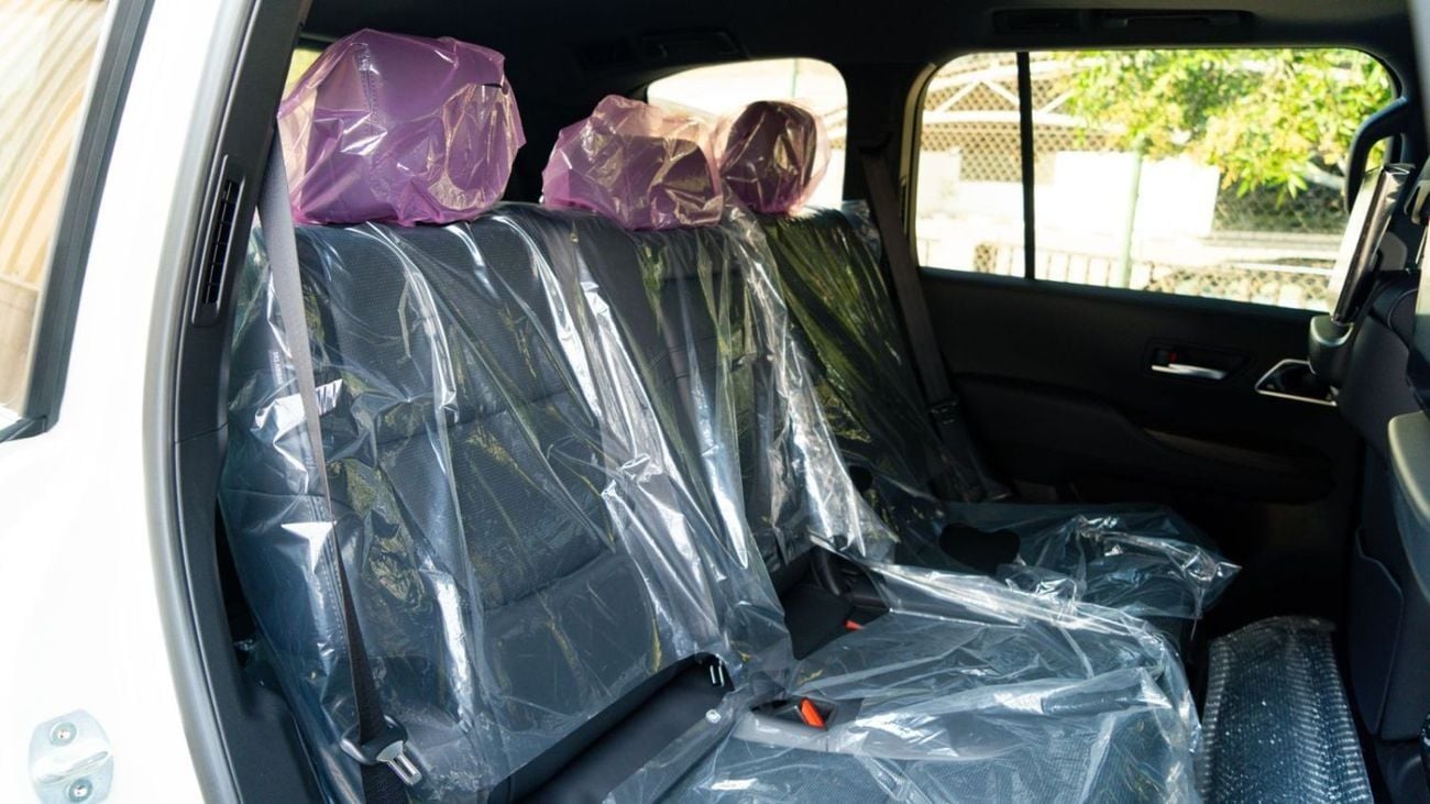 Toyota Land Cruiser ECT0128 - RHD TLC300 VXR 3.3L Diesel Auto White w Black (Right Hand Drive)