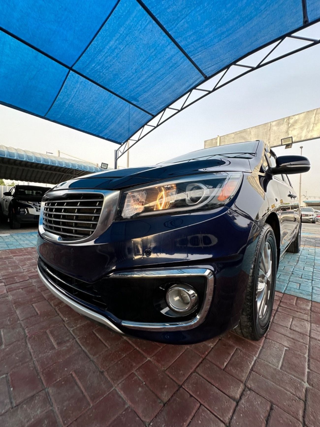 Kia Sedona car in perfect condition Kia sedona 2020 with engine capacity 3.3 car requires investment. in LX tri