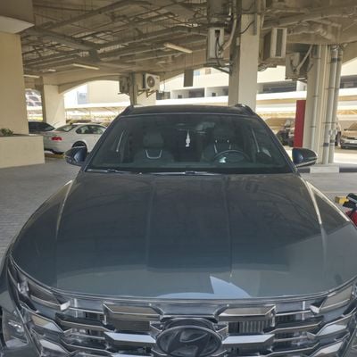 Hyundai Tucson PREMIUM PLUS An olive green car.