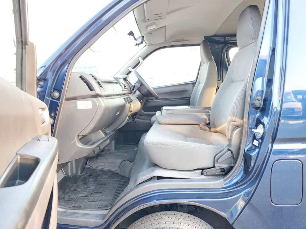 Toyota Hiace TOYOTA HIACE VAN RHD 2019 MODEL 2.8 L DIESEL AUTOMATIC(PM07814)