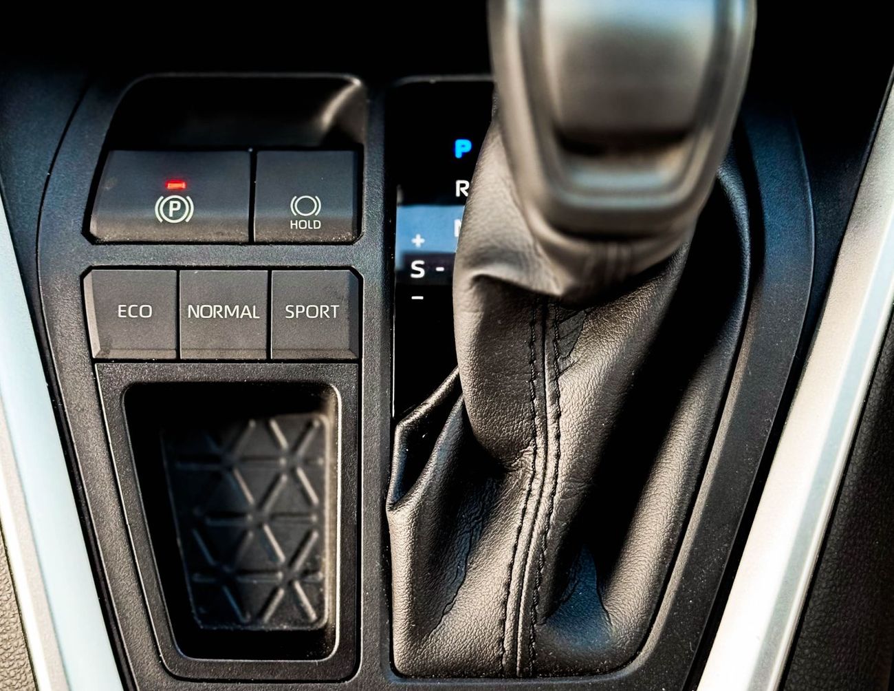 تويوتا راف ٤ تويوتا راف فور 2.5 لتر موديل 2021 خليجي بحالة ممتازة بدون حوادث 1333 شهرياً