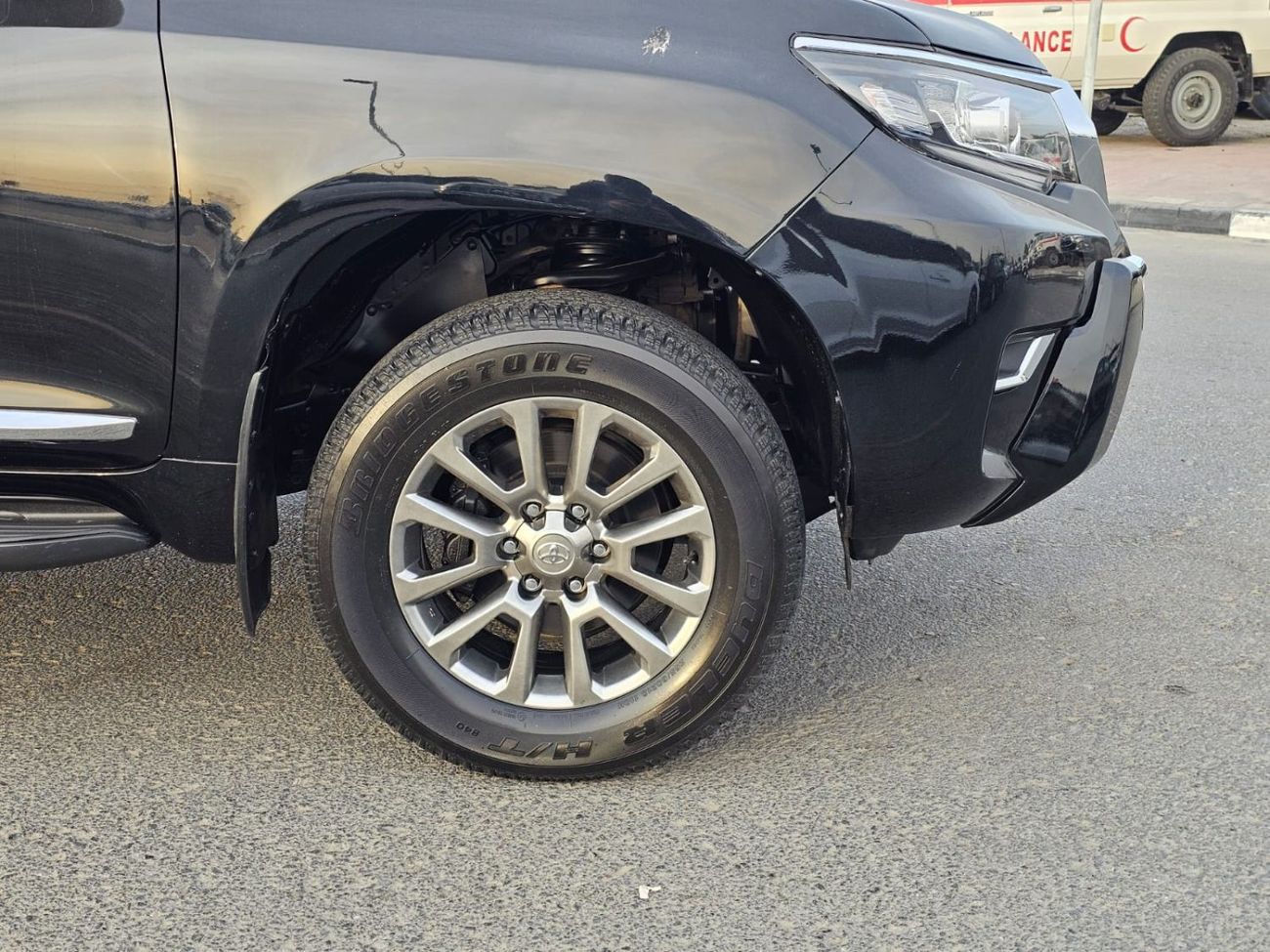 Toyota Prado Toyota prado 2019Model 2.7 v4 AWD 4x4 petrol engine Colour Black Transmission Automatic Interior.Beg