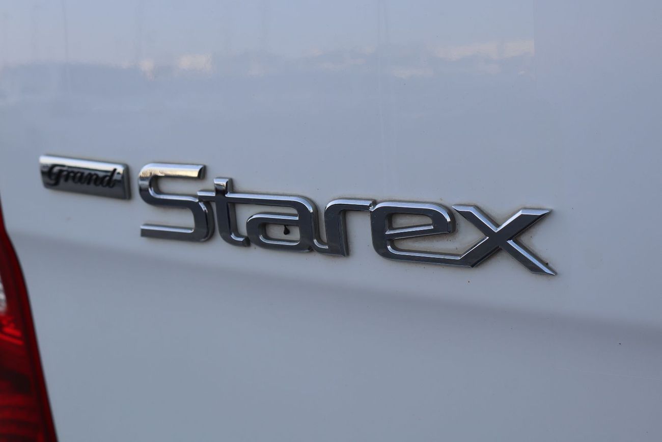 هيونداي H1 ستاريكس Hyundai H1 12-Seater Passenger Van 2016