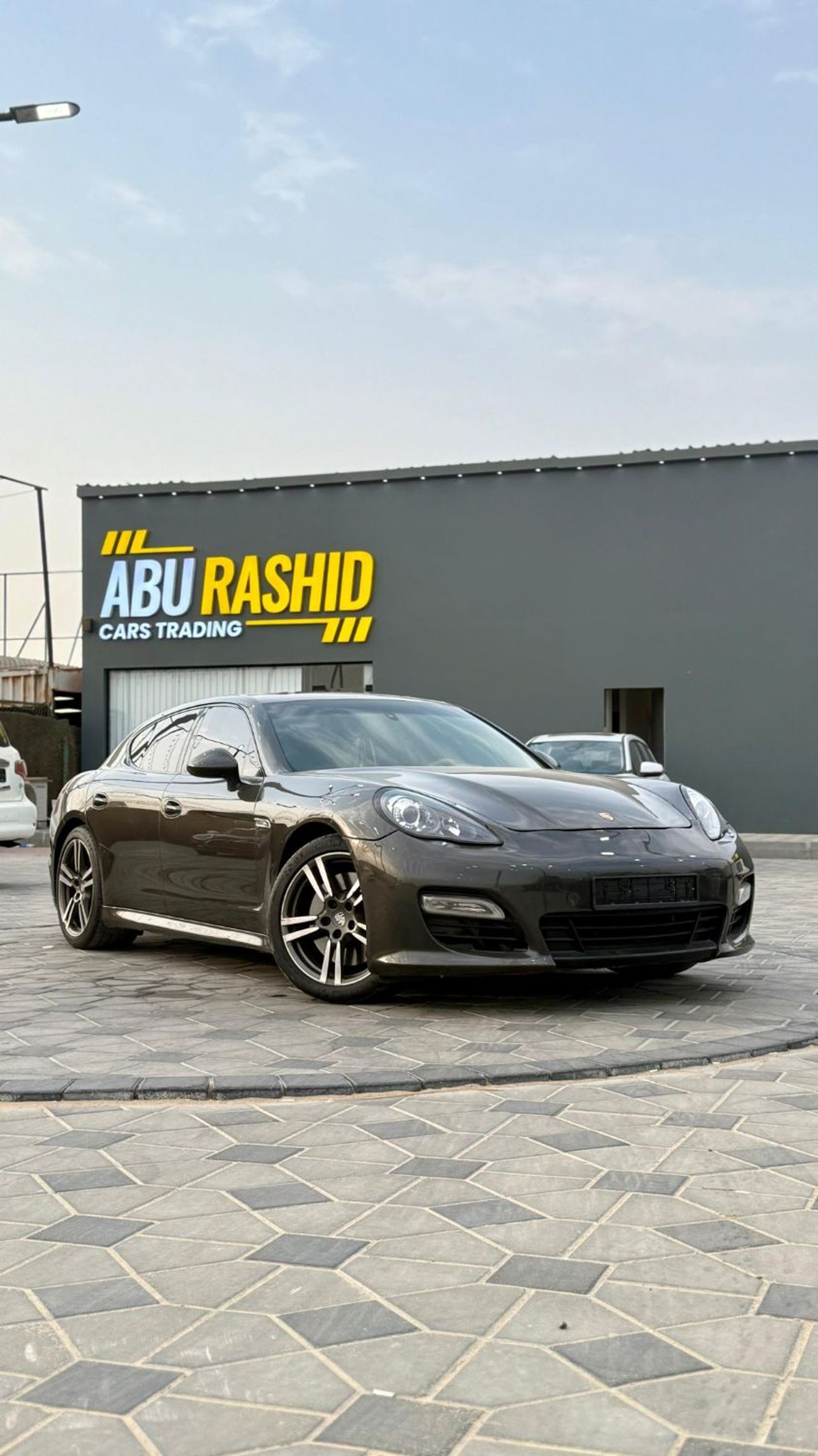 Porsche Panamera GTS 4.8L (424 HP)