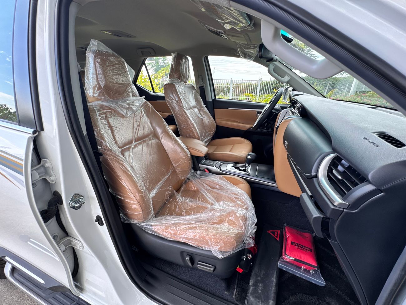 Toyota Fortuner 2024 V6 4.0L 4X4 PETROL AT 7-SEATS GCC BRAND NEW 0KM