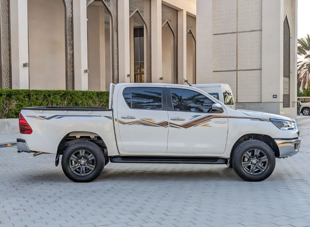 تويوتا هيلوكس SR5 LHD Double Cabin Utility Pickup 2TR 2.7L Petrol Engine Automatic Gear 4WD Original Power Windows