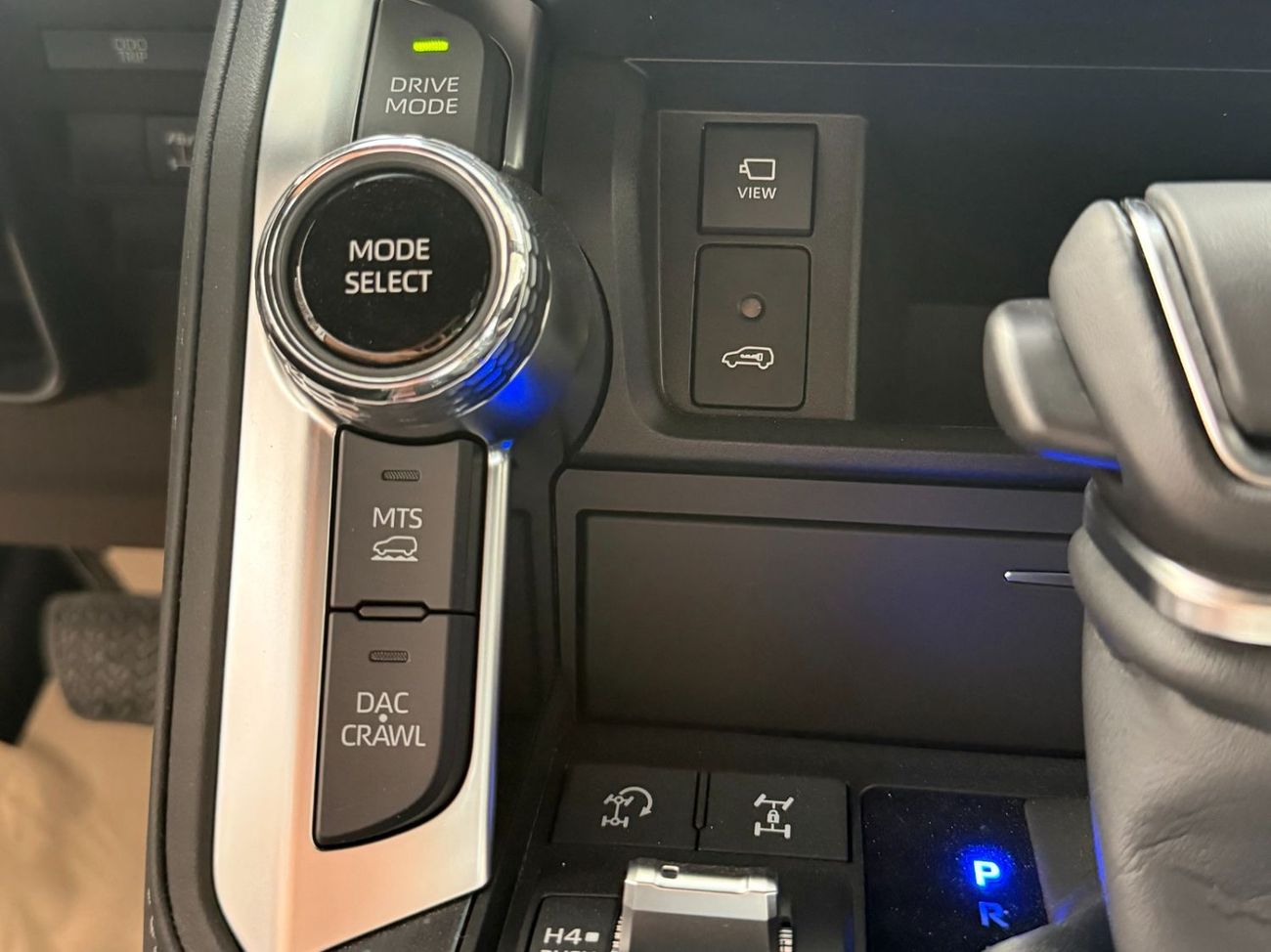 Toyota Land Cruiser 2026 LAND CRUISER 300 VX-HIGH 3.5 HYBRID TWINTURBO MHEV **EXPORT ONLY**التصدير فقط خارج الخليج***