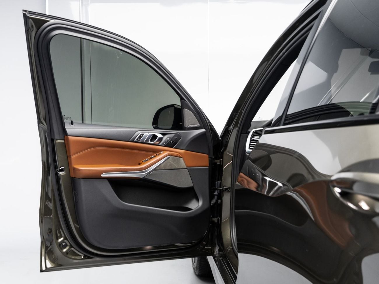بي أم دبليو X5 40i M SPORT 40i M Sport 3.0L 2022 BMW X5 xDrive 40i, 3.0L TC I6, AWD, 340 bhp, 8 Speed Automatic