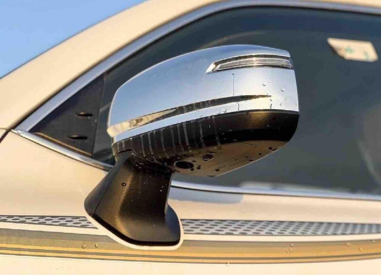 تويوتا لاند كروزر VX -V 2026 SOFTDOORS RADAR MODELISTA BODY KIT WHITE BIEGE