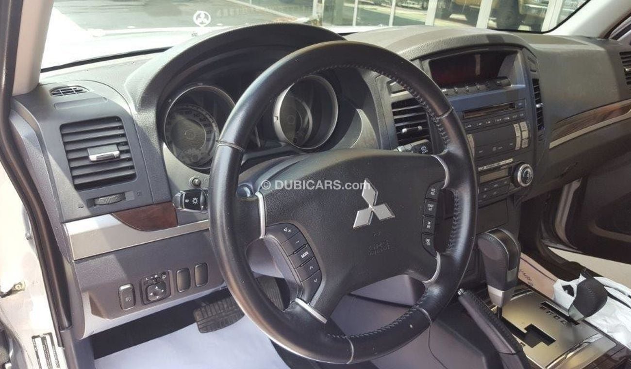 Mitsubishi Pajero 3 door med option  perfect condition