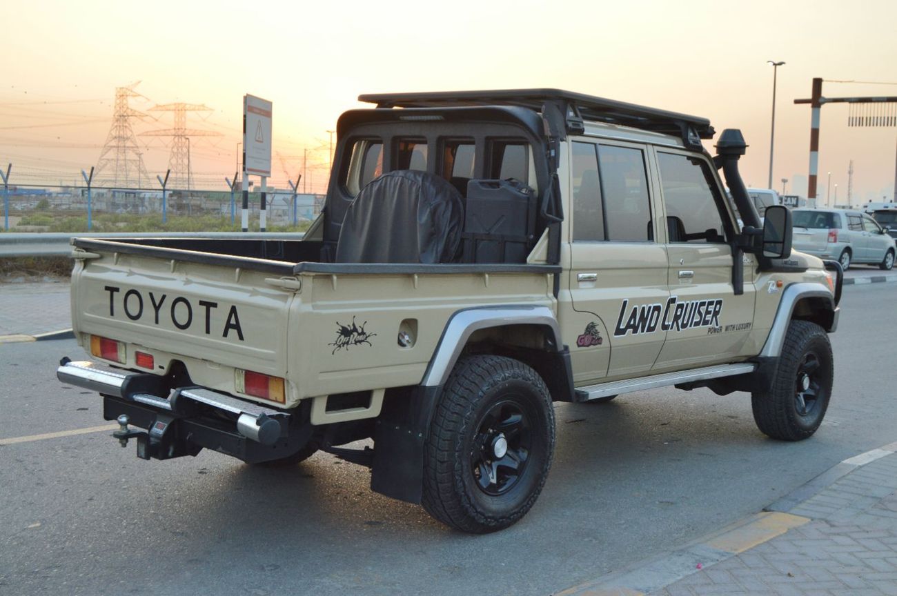 Toyota Land Cruiser Pick Up Double Cabin Perfect inside and out