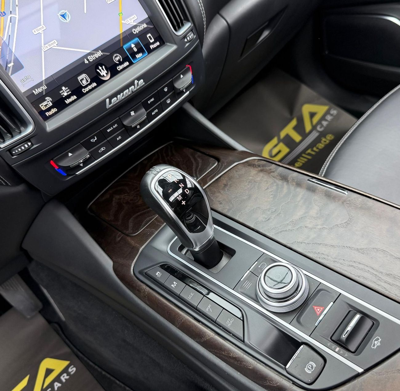 Maserati Levante GranLusso 3.0L 2017 Maserati Levante GranLusso, Full Service History, Excellent Condition, GCC