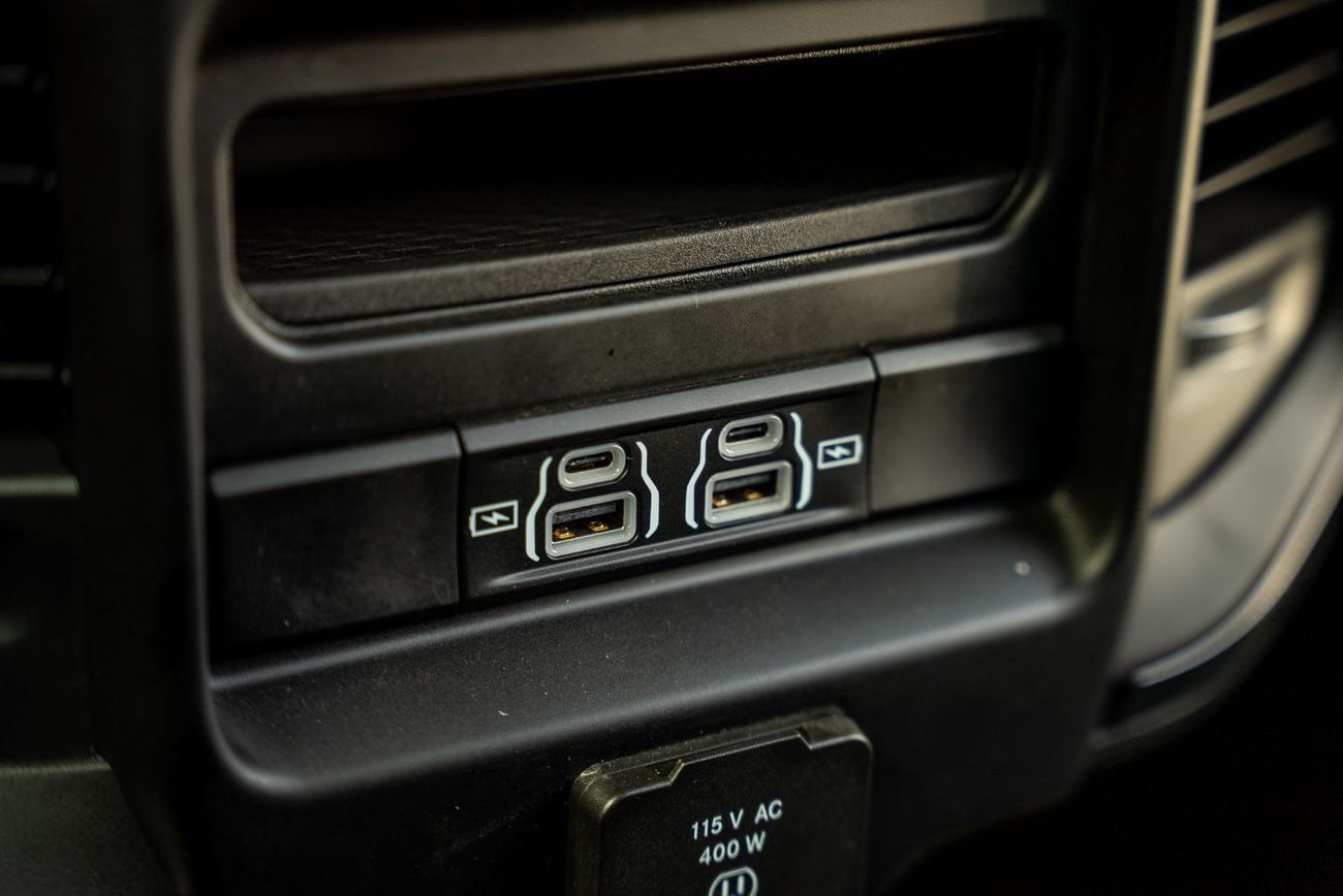 رام 1500 Rebel 5.7L Crew Cab Utility (5 Seater)