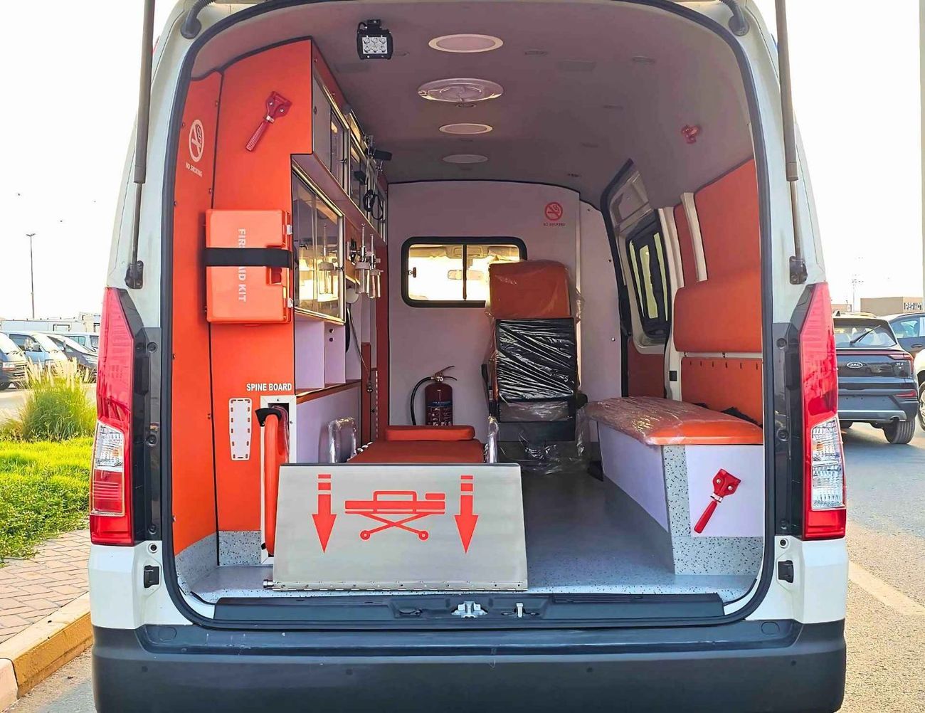تويوتا هاياس 3.5L DX HIGHROOF / V6 PETROL, A/T, EMERGENCY MEDICAL AMBULANCE / CODE#68093