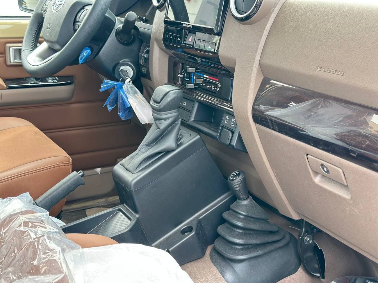 تويوتا لاند كروزر بيك آب S/C LC79 4.0 A/T PTR // 2026 // كاملة المواصفات مع رادار، صندوق تبريد، قفل تفاضلي، مشغل DVD وكاميرا