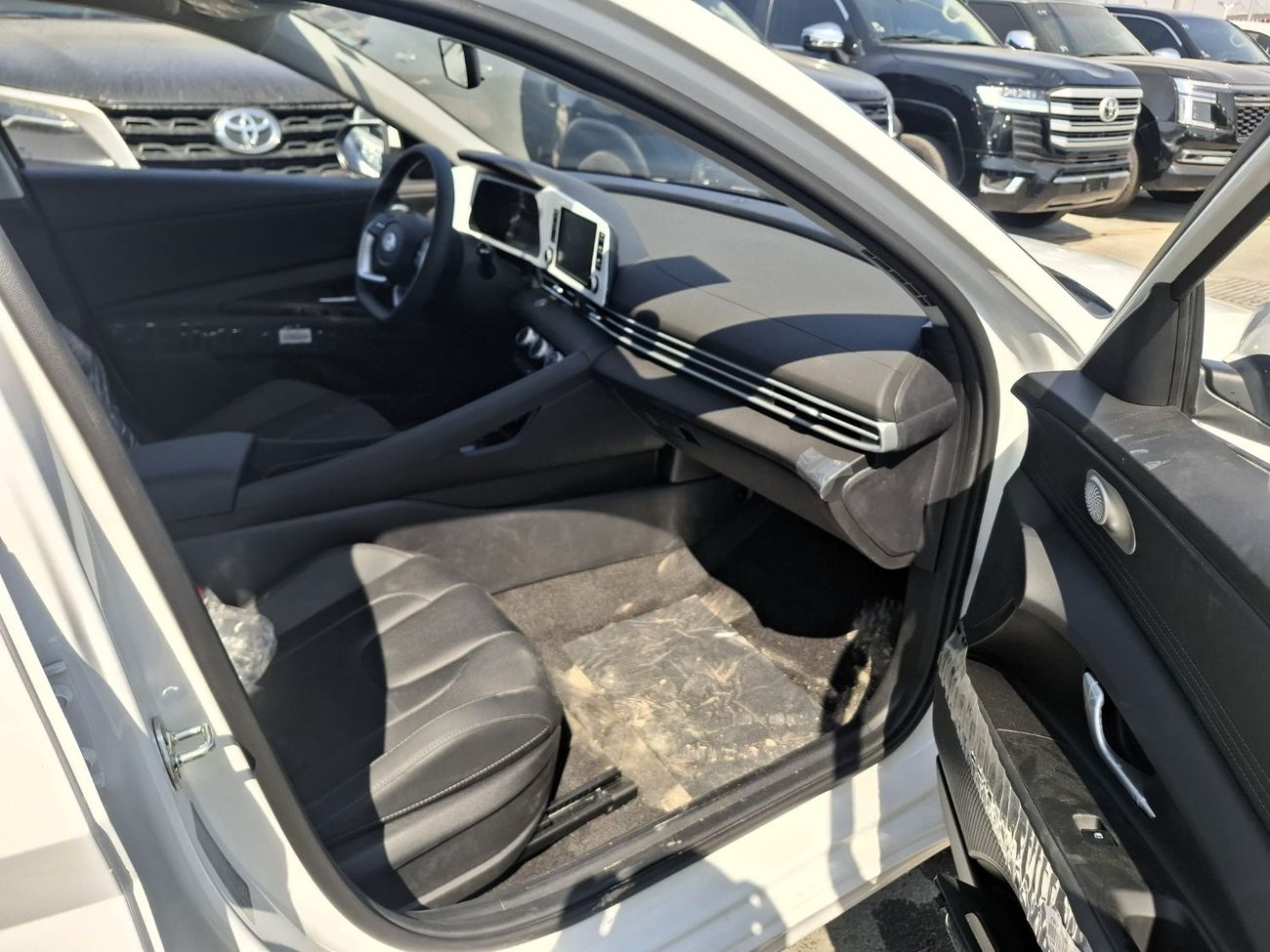 Hyundai Elantra Hyundai Elantra 1.5L 2025 White Petrol Chinese (Export Only)